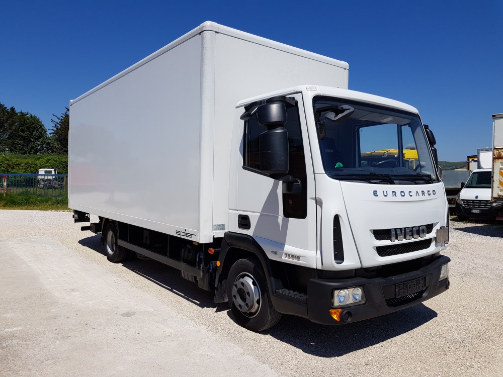 Vendita Iveco daily con gru a San Benedetto del Tronto